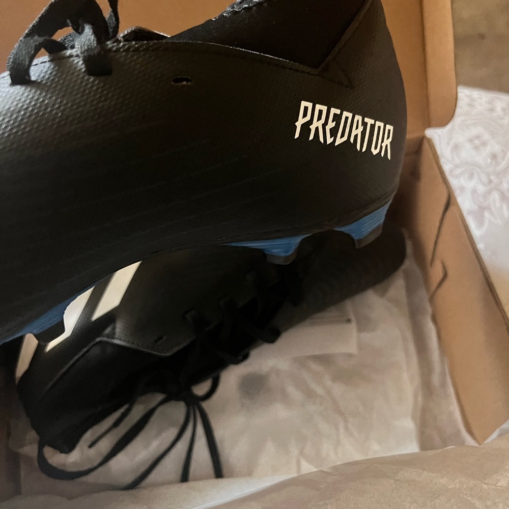 Predator cleats - Picture 3 of 4